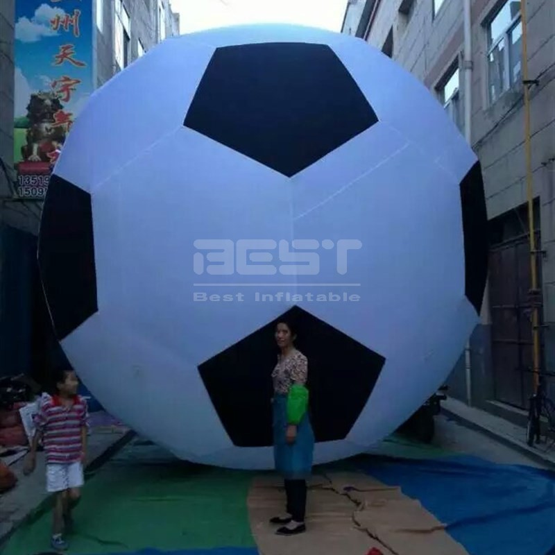 Hot selling giant football club football field decoration giant inflatable football inflatable sports ball model
